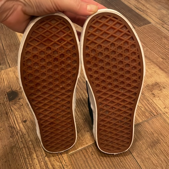 Vans Size 5 Slip-Ons! - Picture 6 of 8